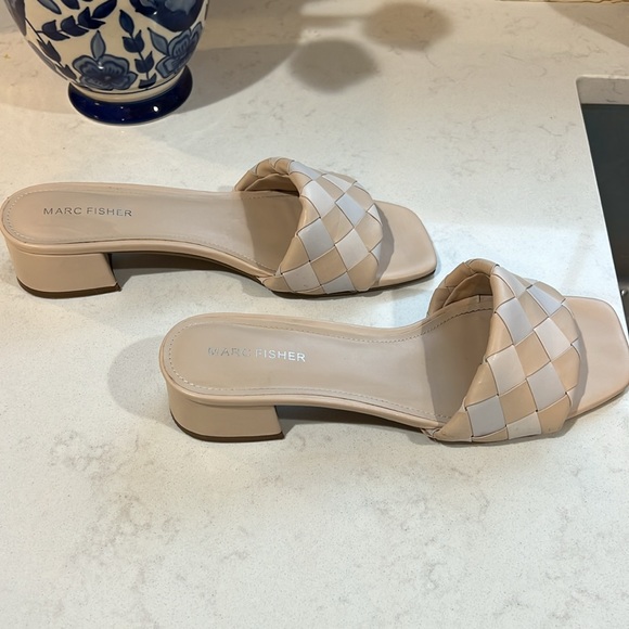 Marc Fischer sandals - Picture 3 of 6